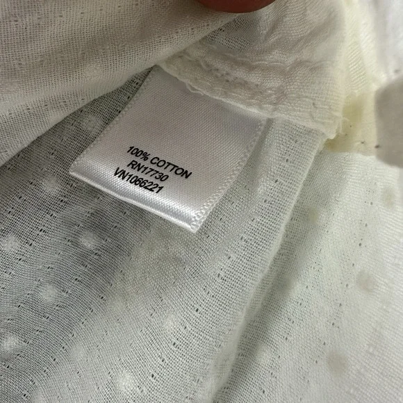 Merona Button Down Shirt Women's S White Subtle Textured Polka Dot Pattern - Picture 3 of 8